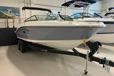 Sea Ray SPX 230