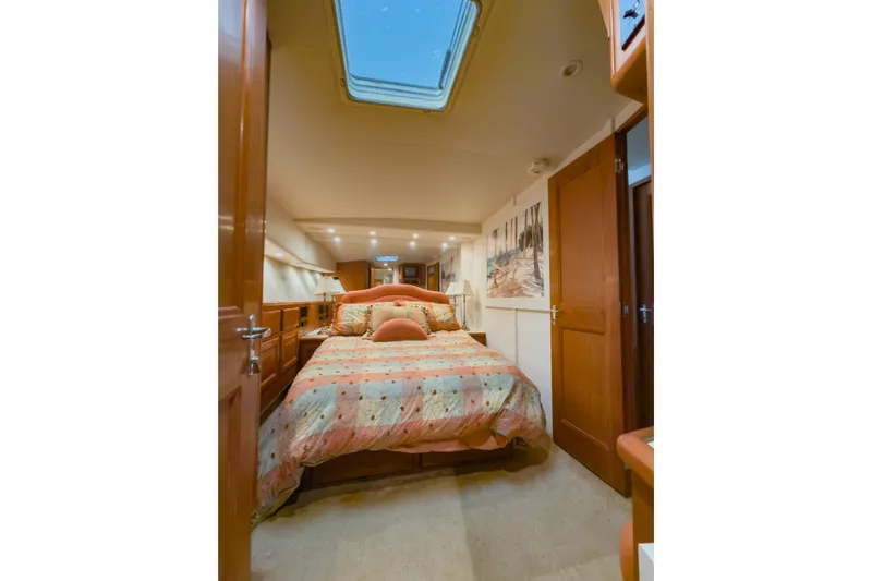  Yacht Photos Pics Luxurious bedroom interior of 1996 Viking 50 Sport Fisher Convertible yacht.