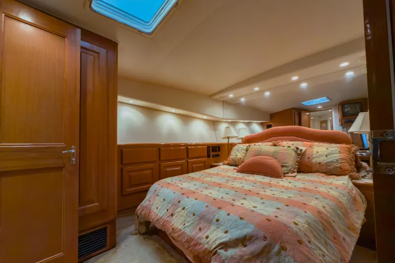  Yacht Photos Pics Luxurious bedroom interior of 1996 Viking 50 Sport Fisher Convertible yacht.