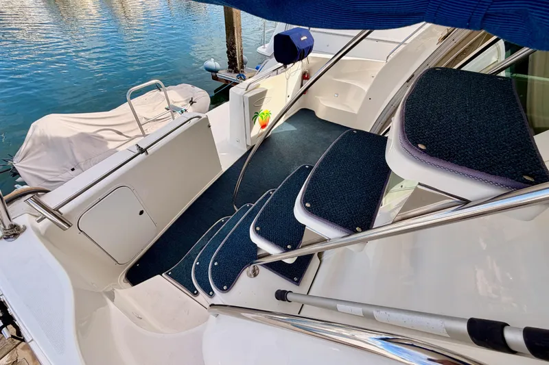 Spirit Of St Louis Yacht Photos Pics 2001 Maxum 4600 SCB Limited Edition yacht with carpeted steps and sleek design.