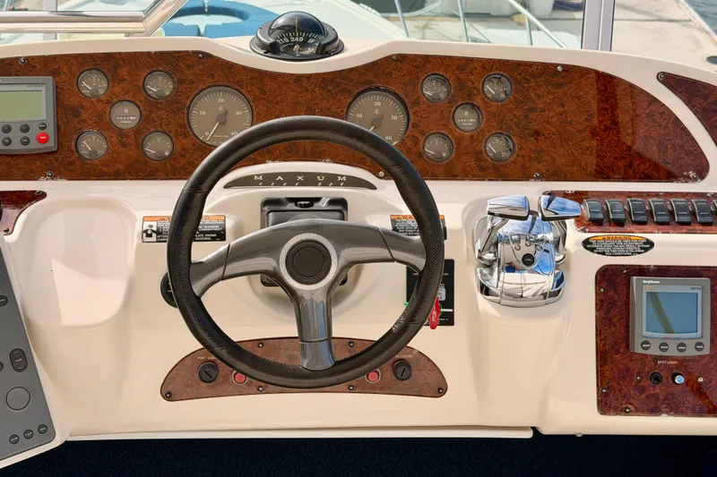 Spirit Of St Louis Yacht Photos Pics Steering console of 2001 Maxum 4600 SCB Limited Edition yacht with gauges and controls.