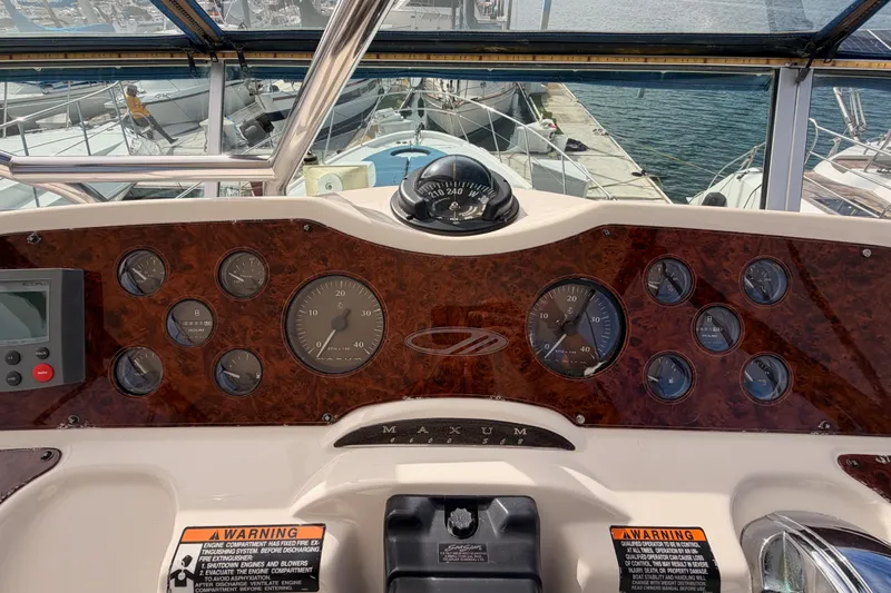 Spirit Of St Louis Yacht Photos Pics 2001 Maxum 4600 SCB Limited Edition yacht dashboard with gauges and controls.