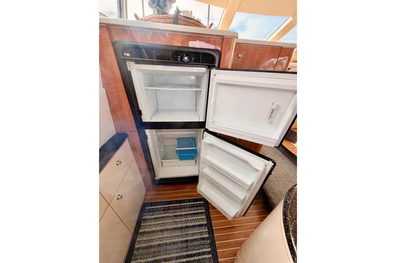 Spirit Of St Louis Yacht Photos Pics Open refrigerator inside 2001 Maxum 4600 SCB Limited Edition yacht kitchen.