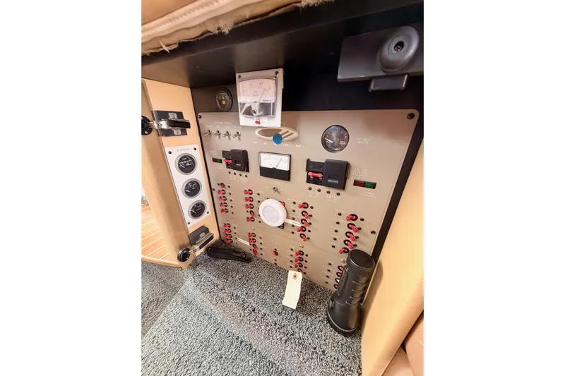 Spirit Of St Louis Yacht Photos Pics Control panel of 2001 Maxum 4600 SCB Limited Edition yacht with gauges and switches.