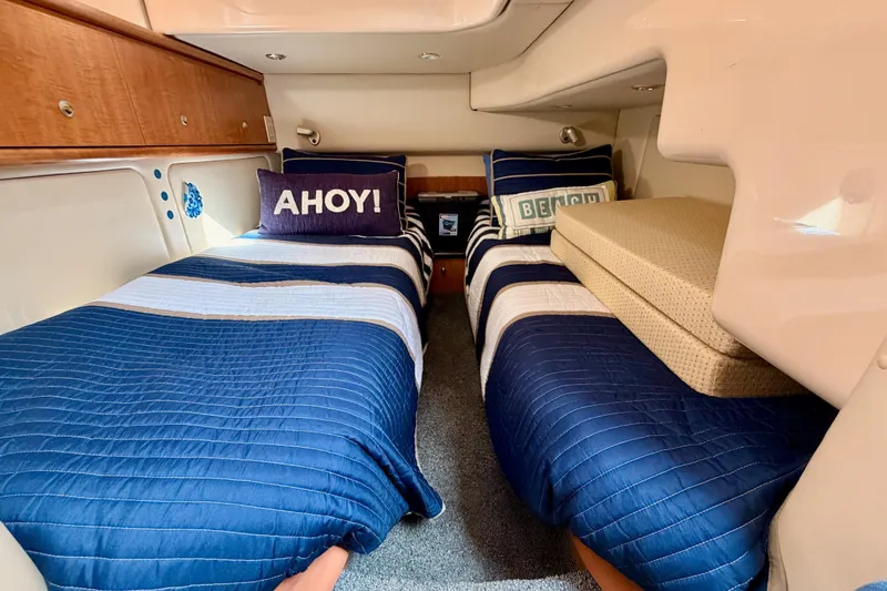 Spirit Of St Louis Yacht Photos Pics 2001 Maxum 4600 SCB Limited Edition cabin with twin beds, nautical decor, and cozy bedding.