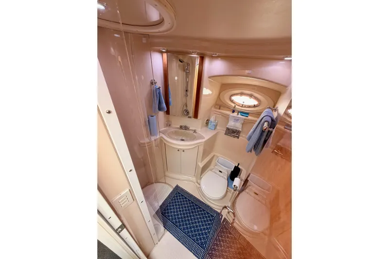 Spirit Of St Louis Yacht Photos Pics Bathroom interior of 2001 Maxum 4600 SCB Limited Edition yacht, featuring sink and toilet.