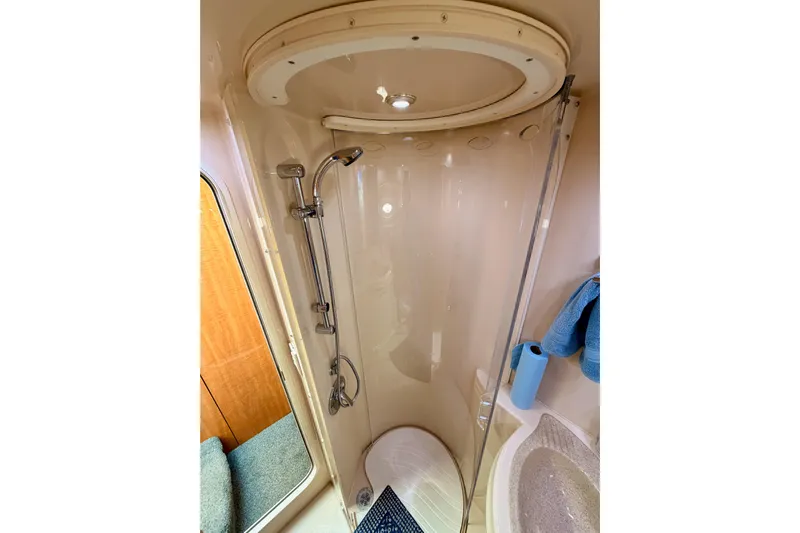Spirit Of St Louis Yacht Photos Pics 2001 Maxum 4600 SCB Limited Edition yacht shower with modern fixtures and compact design.