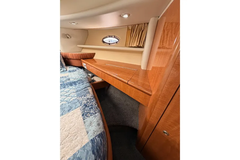 Spirit Of St Louis Yacht Photos Pics Luxurious cabin interior of 2001 Maxum 4600 SCB Limited Edition yacht.