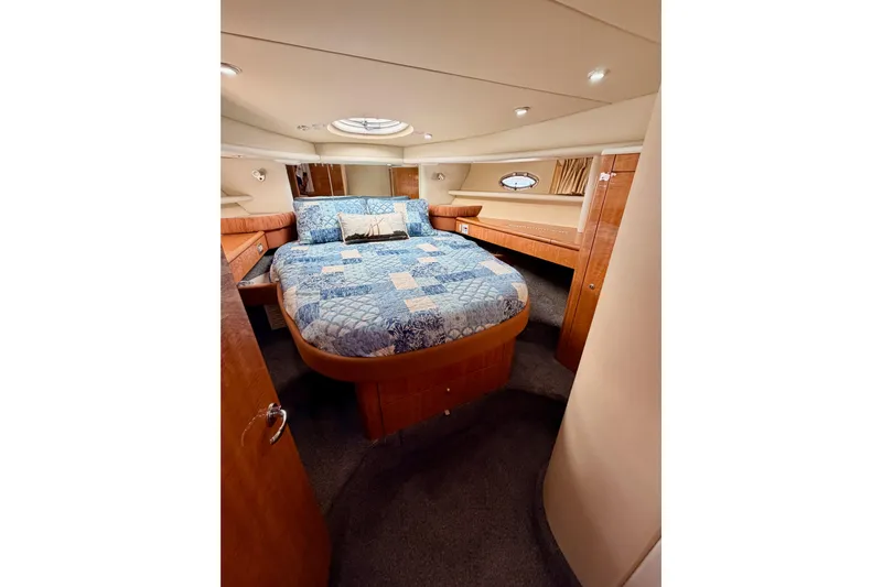 Spirit Of St Louis Yacht Photos Pics Luxurious cabin interior of 2001 Maxum 4600 SCB Limited Edition yacht.