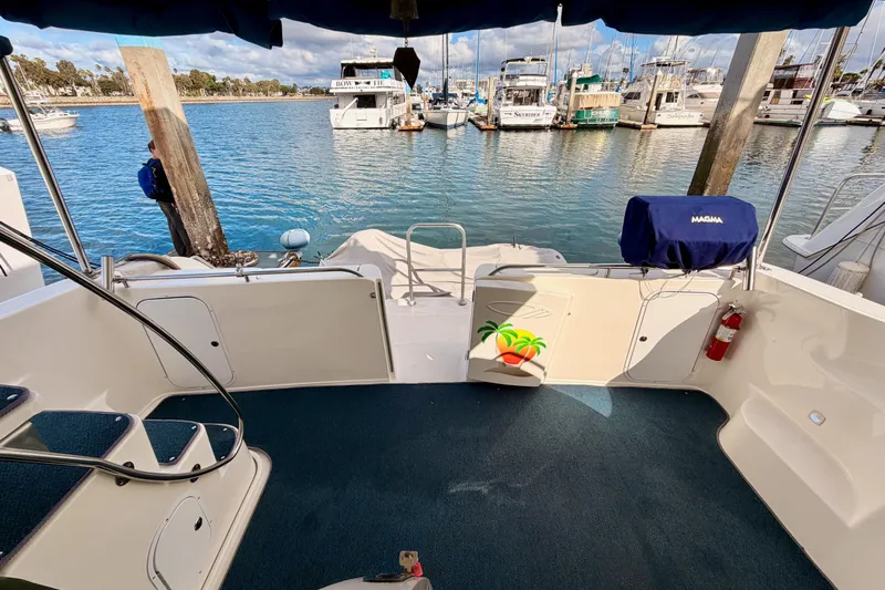 Spirit Of St Louis Yacht Photos Pics 2001 Maxum 4600 SCB Limited Edition yacht interior with marina view.