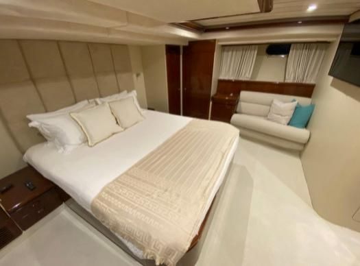 2002 Ferretti Yachts 72 