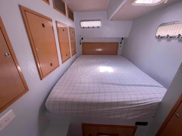 Endless Summer Yacht Photos Pics Compact cabin interior with bed and storage, Admiral Executive 2008 model.