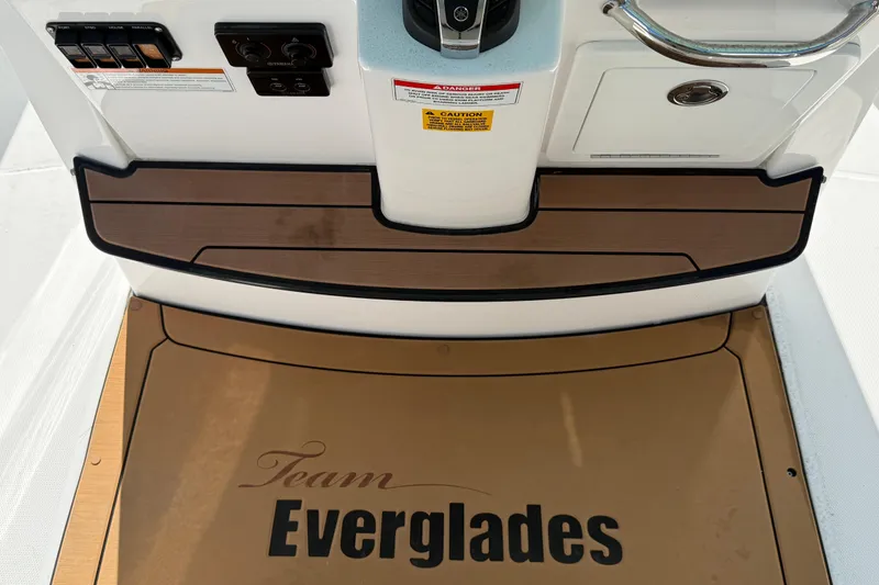 Stunning Seafoam Green Yacht Photos Pics 2022 Everglades 273 Center Console boat deck with "Team Everglades" branding.