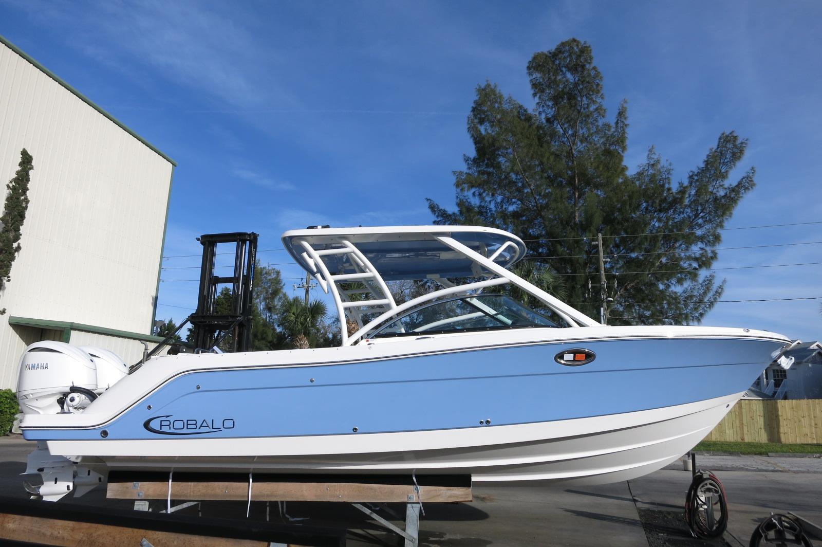 Robalo R317 Dual Console