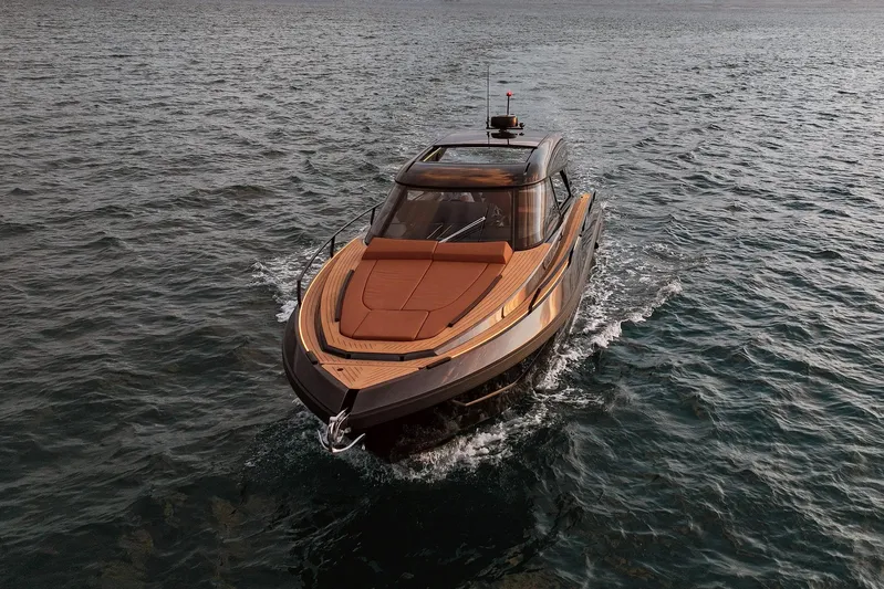  Yacht Photos Pics Luxurious 2025 Focus 3X yacht cruising on open water, showcasing sleek design and elegance.