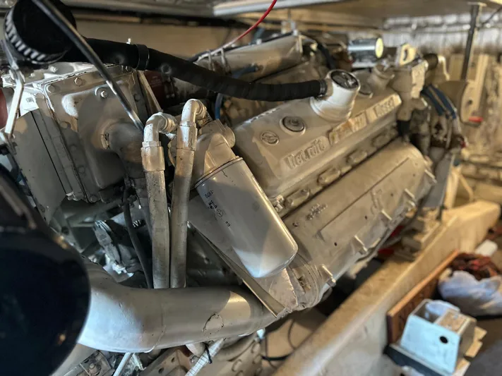 Seclusion Yacht Photos Pics Engine of 1988 Ocean Yachts 55 Super Sport, showcasing mechanical components and details.