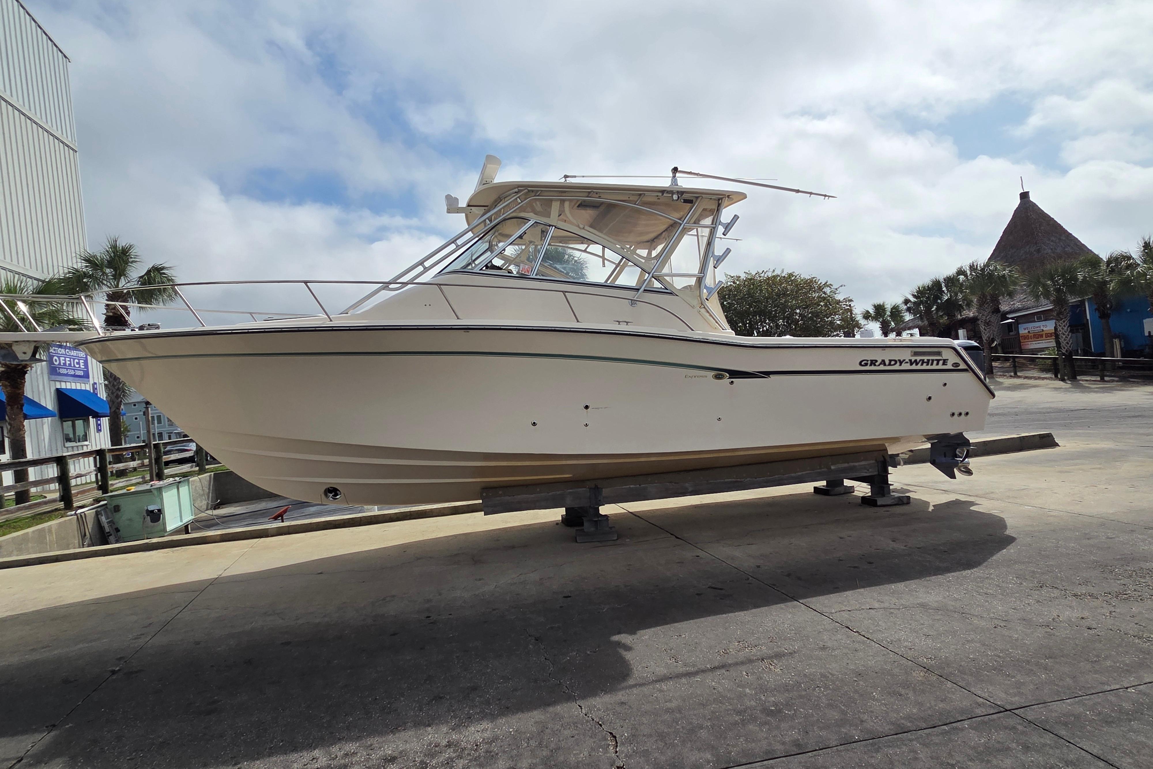 Grady-White Express 330