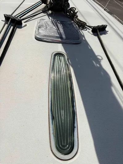 Brown Sugar Yacht Photos Pics Deck of 2005 Beneteau First 47.7 sailboat with ropes and hatch.