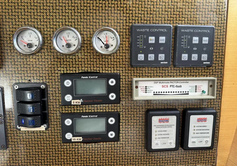 Zahora Yacht Photos Pics 