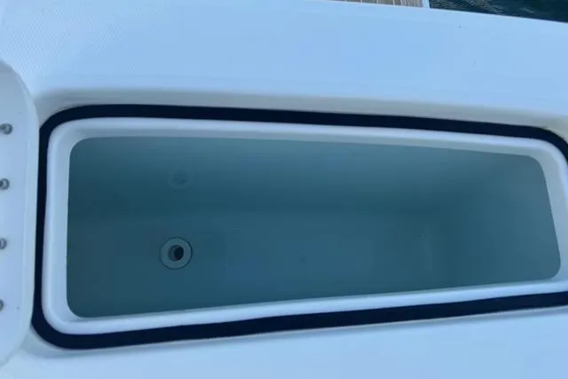  Yacht Photos Pics Livewell on 2017 Regulator 25 boat, open and empty.
