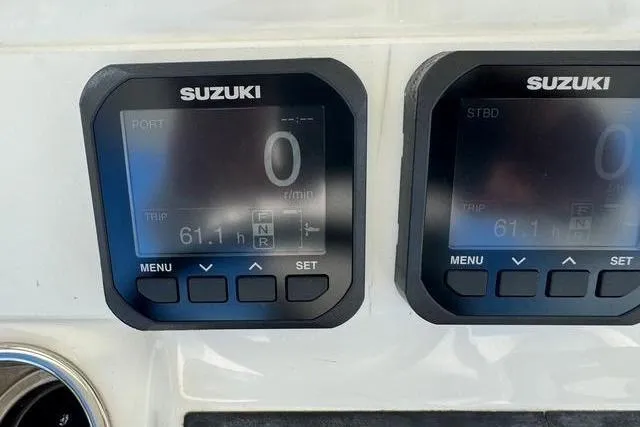  Yacht Photos Pics Suzuki engine displays on 2017 Regulator 25 boat.
