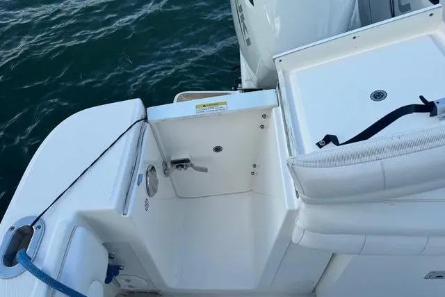  Yacht Photos Pics 2017 Regulator 25 boat, view of the stern deck.