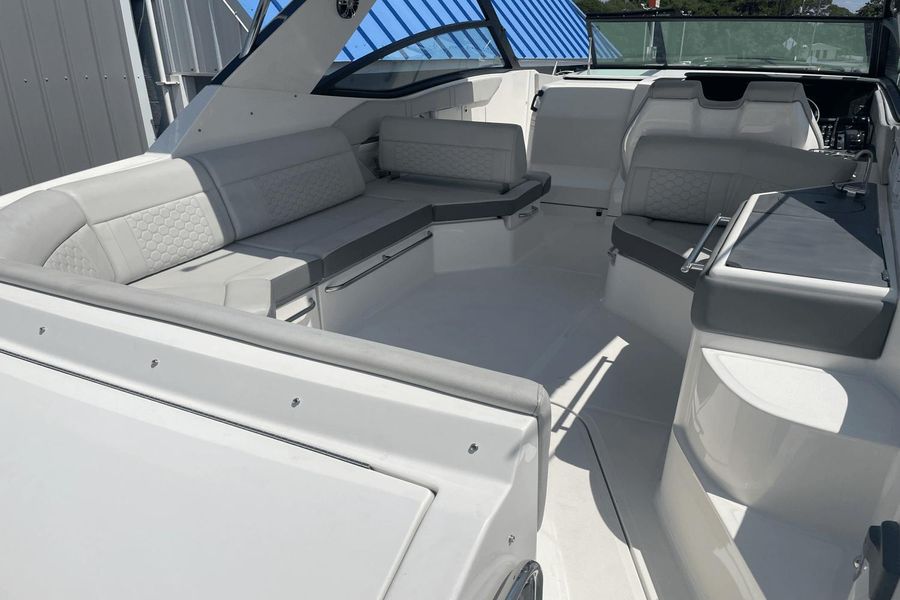 2020 Sea Ray 320 Sundancer OB