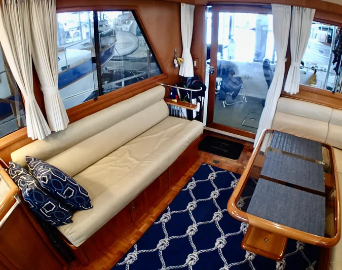 Odyssey Yacht Photos Pics Salon Starboard Aft
