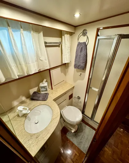 Odyssey Yacht Photos Pics Head