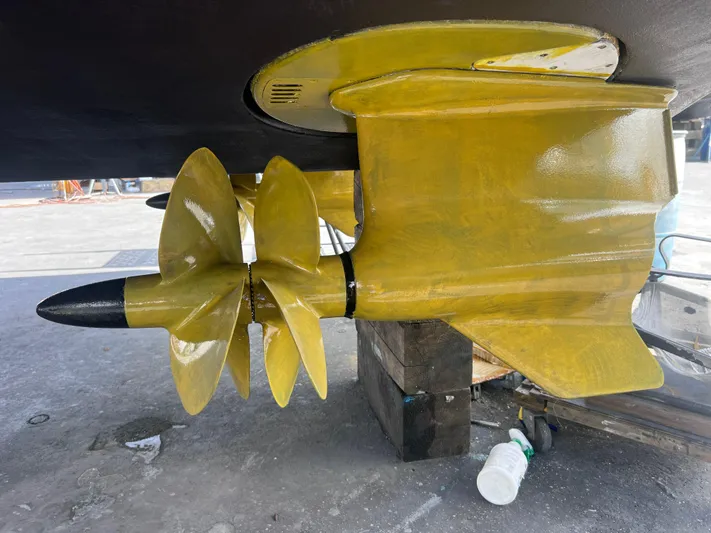  Yacht Photos Pics Propeller of 2010 Beneteau Monte Carlo 47 yacht on dry dock.