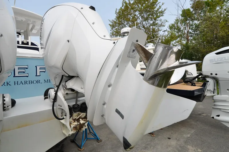 Blue Fox Yacht Photos Pics Regulator 31 - Blue Fox