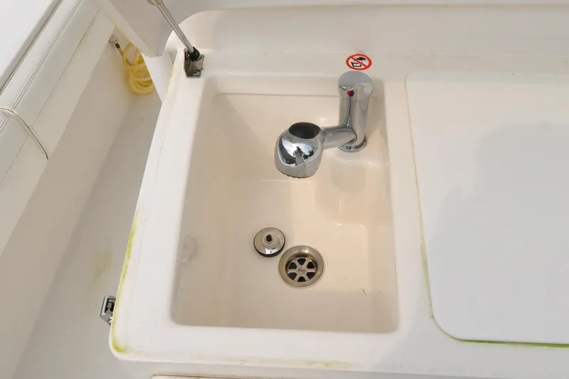 Blue Fox Yacht Photos Pics Regulator 31 - Blue Fox