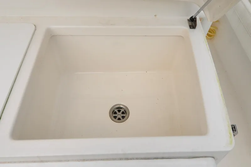 Blue Fox Yacht Photos Pics Regulator 31 - Blue Fox