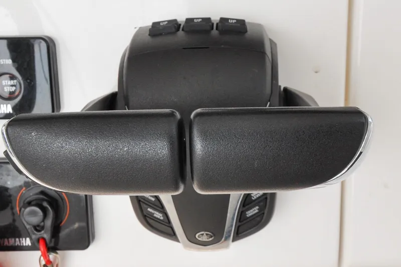 Blue Fox Yacht Photos Pics Regulator 31 - Blue Fox