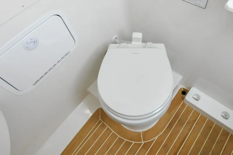 Blue Fox Yacht Photos Pics Regulator 31 - Blue Fox