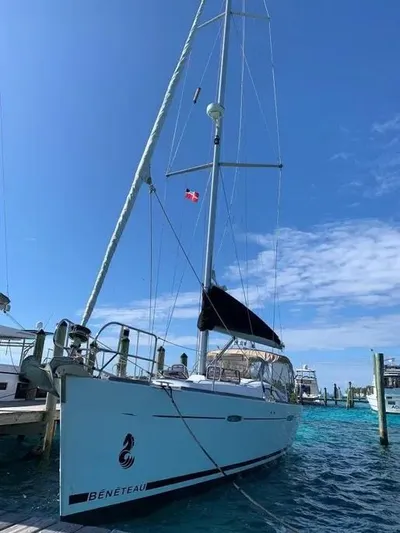 Karuna Ss Yacht Photos Pics 2007 Beneteau 49' Cruiser docked in clear blue waters under a sunny sky.