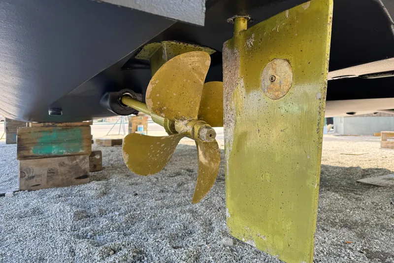 Vie Pure Yacht Photos Pics Propeller and rudder of 2021 Fountaine Pajot MY4.S catamaran on dry dock.