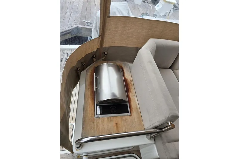 Vie Pure Yacht Photos Pics Luxury yacht Fountaine Pajot MY4.S 2021 with onboard grill and seating area.