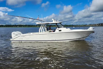 Pursuit S 358 Sport