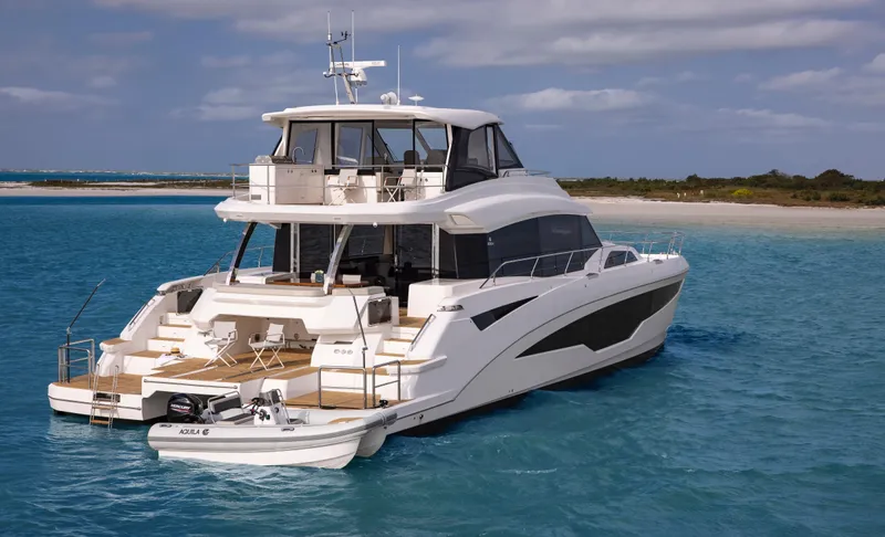 Aquila 70 Yacht Photos Pics 