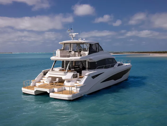 Aquila 70 Yacht Photos Pics 