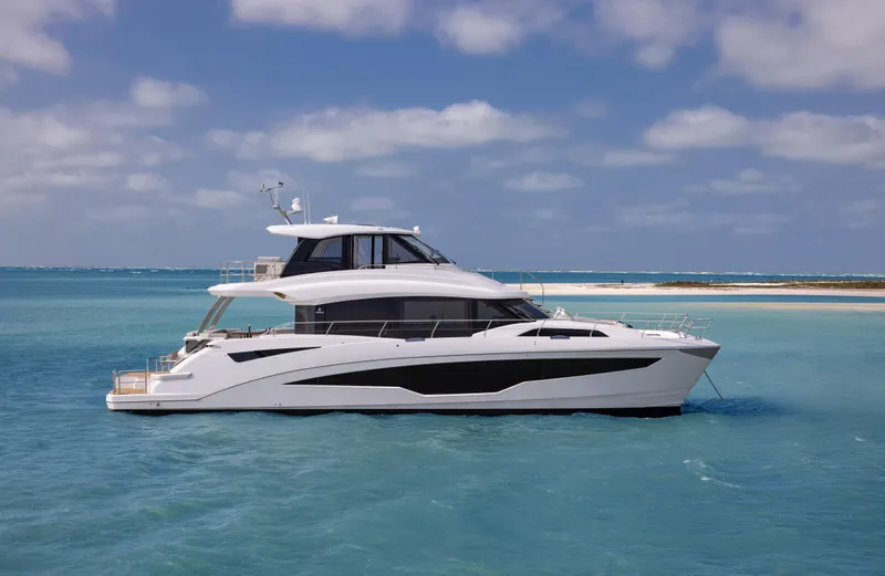 Aquila 70 Yacht Photos Pics 