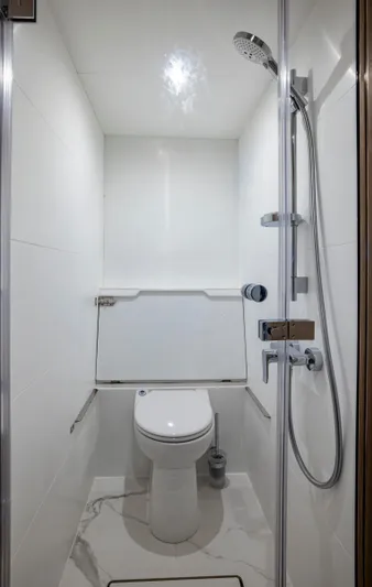 Aquila 70 Yacht Photos Pics 