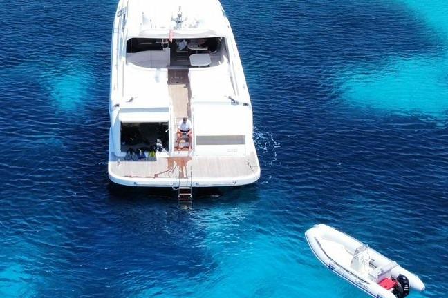 AB YACHTS FOLLIA 75 sea view