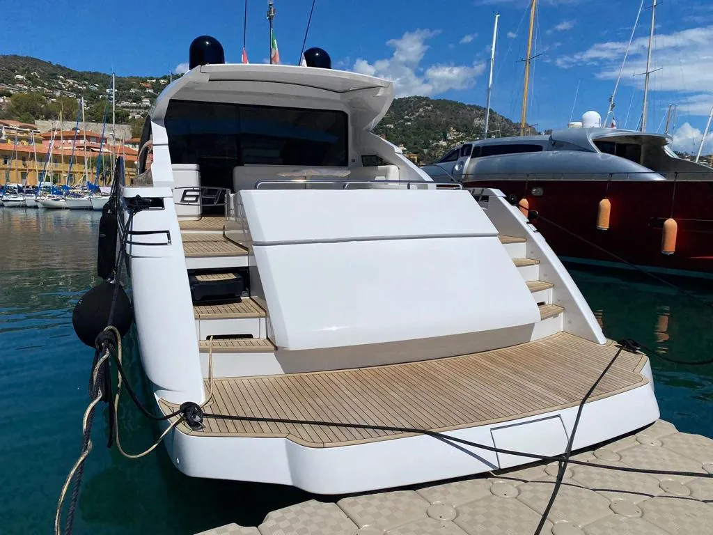 Pershing 64 à vendre