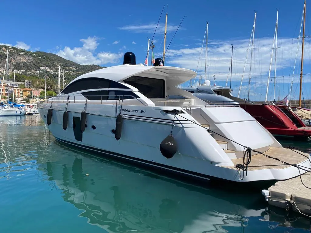 Pershing 64 à vendre