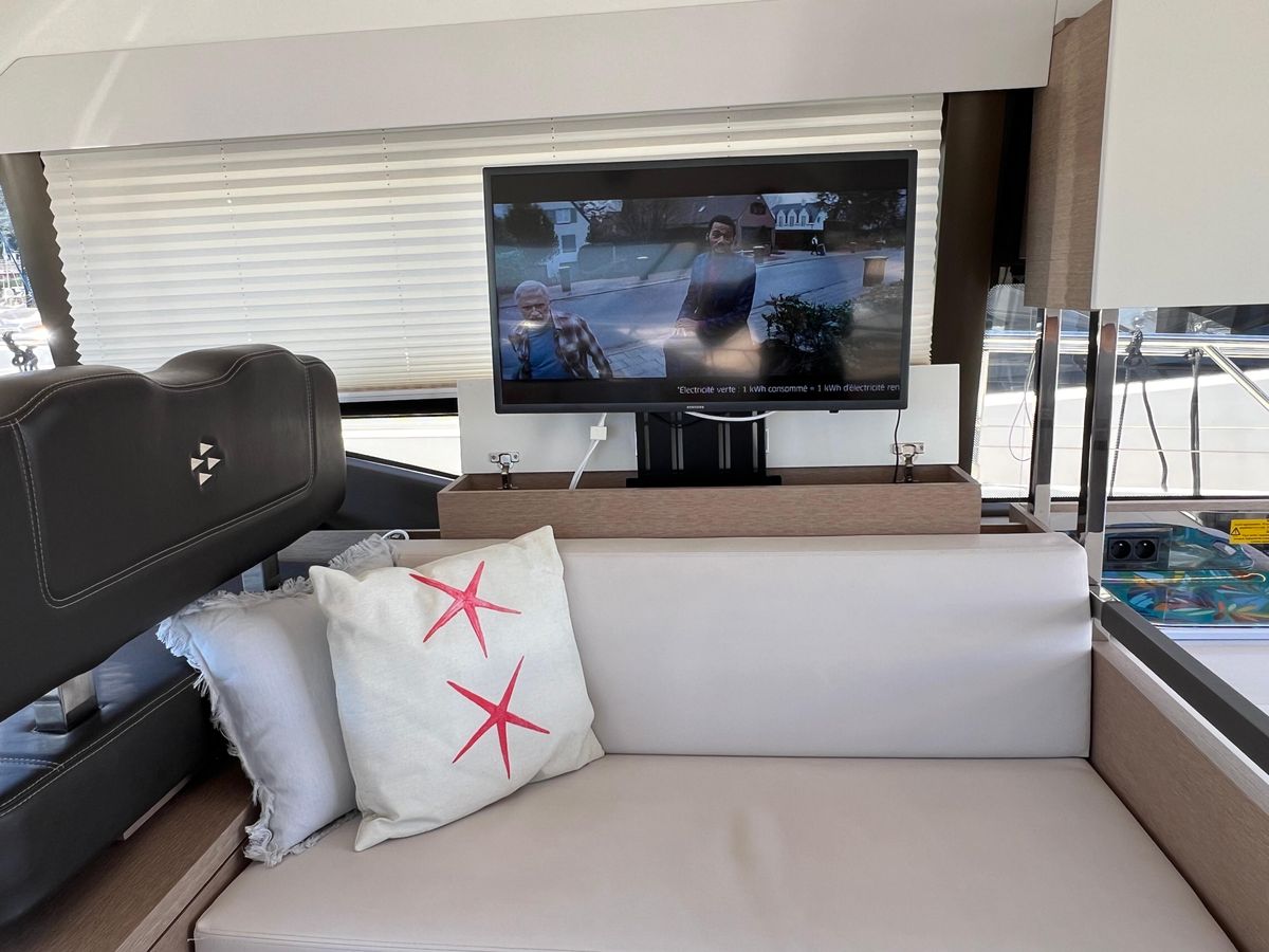 2019 Prestige 47 