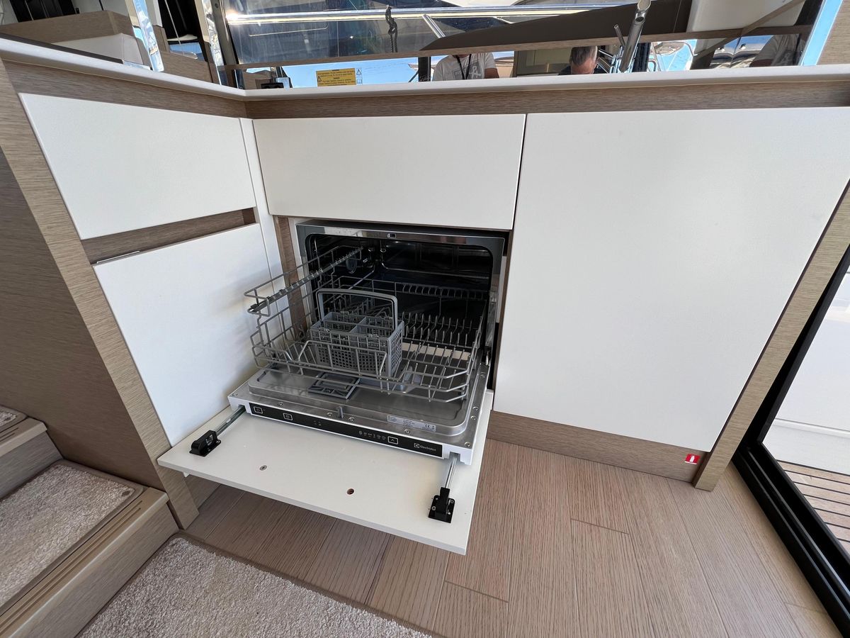 2019 Prestige 47 