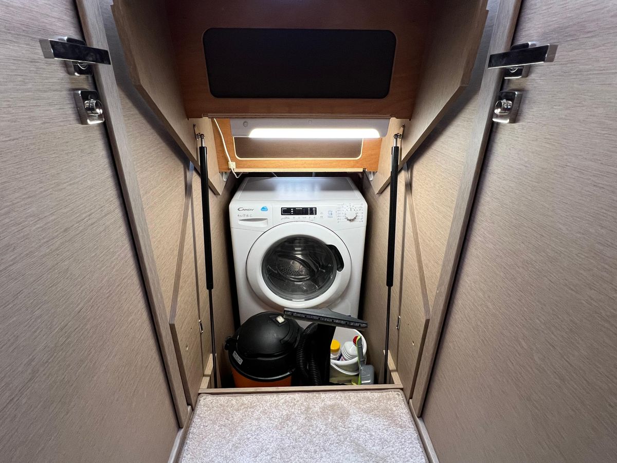 2019 Prestige 47 