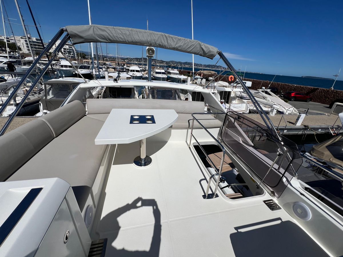 2019 Prestige 47 